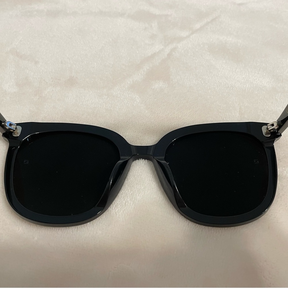 GENTLE MONSTER Black Sunglasses - Picture 7 of 16